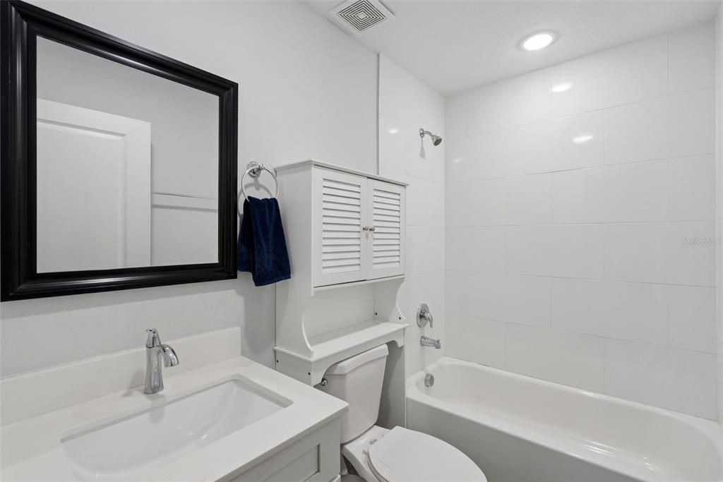 For Sale: $325,000 (3 beds, 2 baths, 1285 Square Feet)