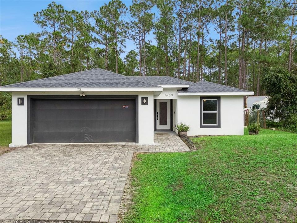 For Sale: $325,000 (3 beds, 2 baths, 1285 Square Feet)