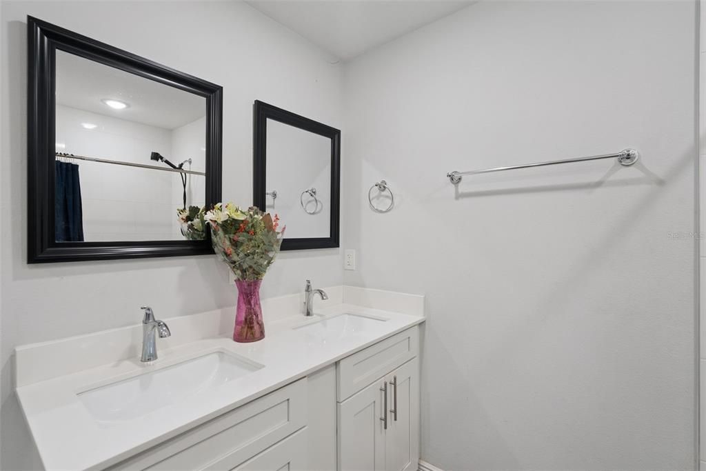 For Sale: $325,000 (3 beds, 2 baths, 1285 Square Feet)