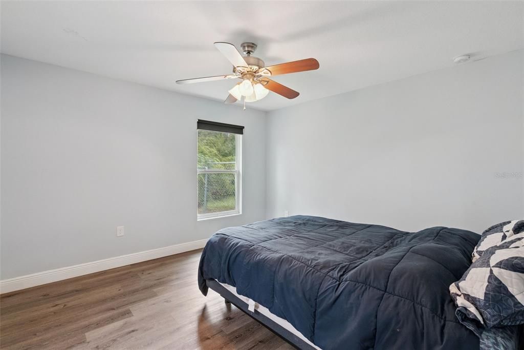 For Sale: $325,000 (3 beds, 2 baths, 1285 Square Feet)