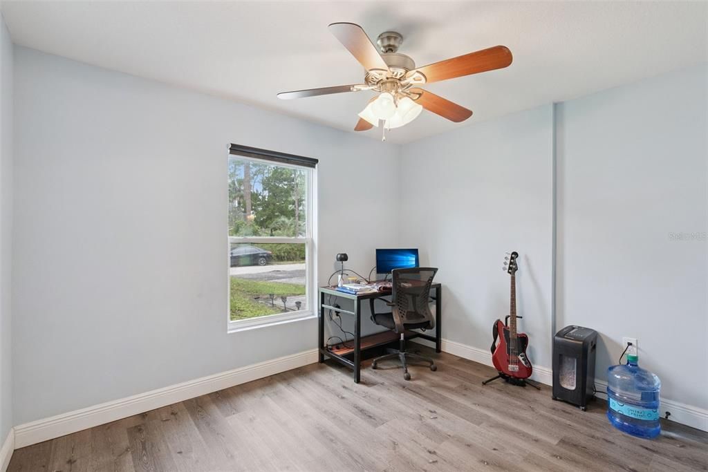 For Sale: $325,000 (3 beds, 2 baths, 1285 Square Feet)