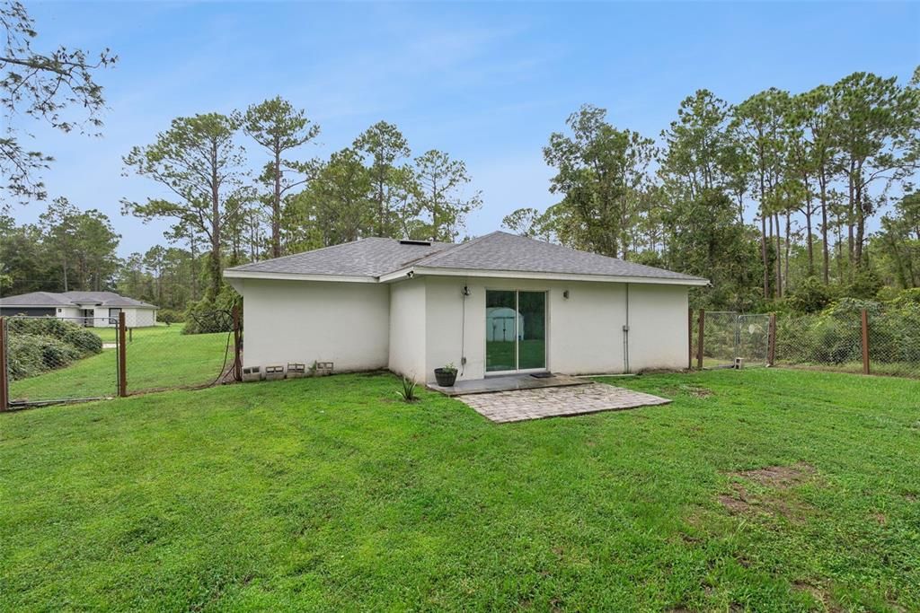For Sale: $325,000 (3 beds, 2 baths, 1285 Square Feet)