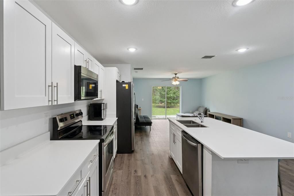 For Sale: $325,000 (3 beds, 2 baths, 1285 Square Feet)