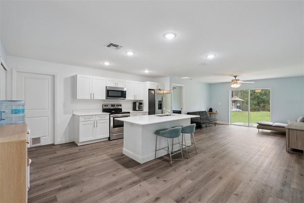 For Sale: $325,000 (3 beds, 2 baths, 1285 Square Feet)