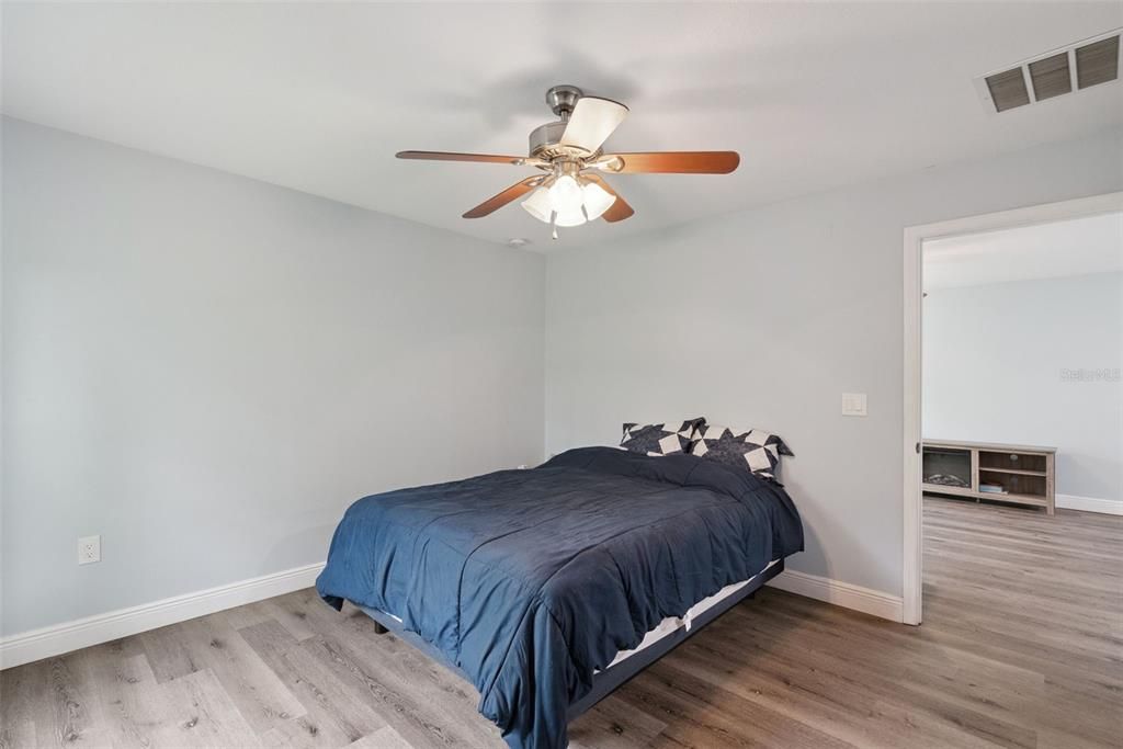 For Sale: $325,000 (3 beds, 2 baths, 1285 Square Feet)
