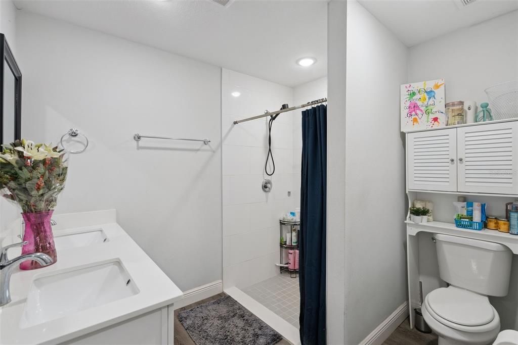 For Sale: $325,000 (3 beds, 2 baths, 1285 Square Feet)
