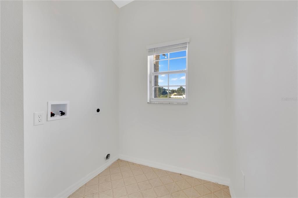 Active With Contract: $274,900 (4 beds, 2 baths, 1744 Square Feet)