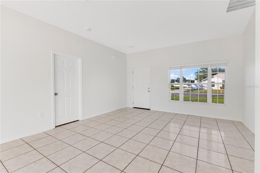 Active With Contract: $274,900 (4 beds, 2 baths, 1744 Square Feet)