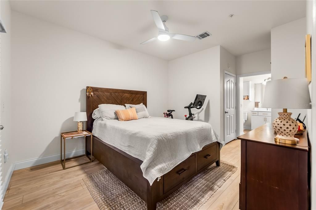 For Rent: $2,700 (2 beds, 2 baths, 1054 Square Feet)