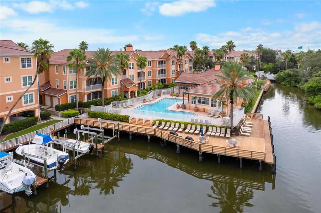 For Rent: $2,700 (2 beds, 2 baths, 1054 Square Feet)
