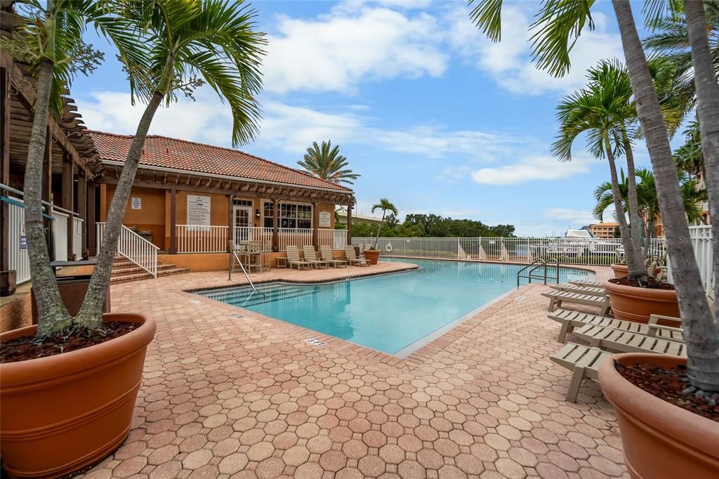 For Rent: $2,700 (2 beds, 2 baths, 1054 Square Feet)