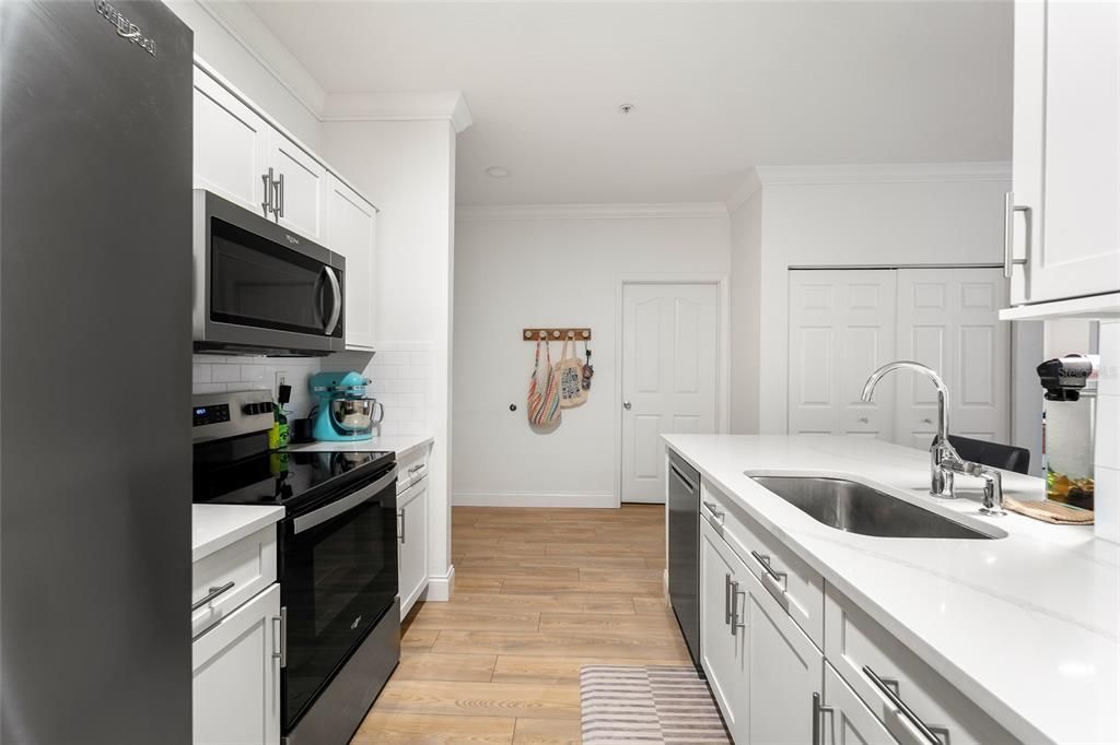For Rent: $2,700 (2 beds, 2 baths, 1054 Square Feet)