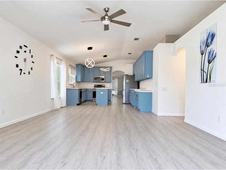 For Rent: $3,200 (4 beds, 2 baths, 2039 Square Feet)