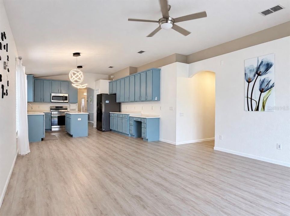 For Rent: $3,200 (4 beds, 2 baths, 2039 Square Feet)