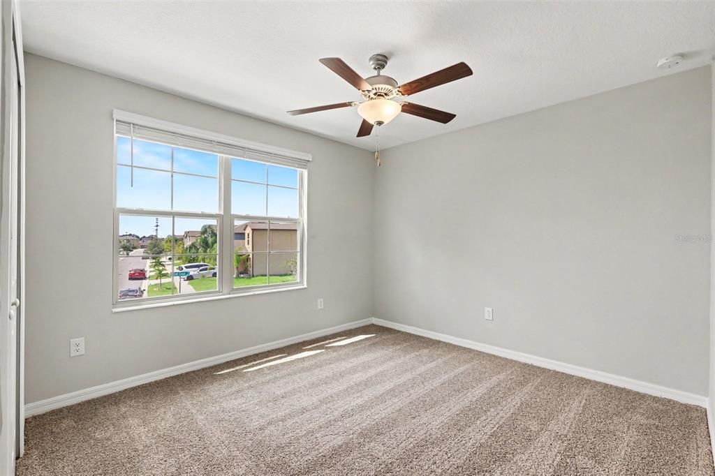 For Sale: $324,900 (5 beds, 2 baths, 2264 Square Feet)