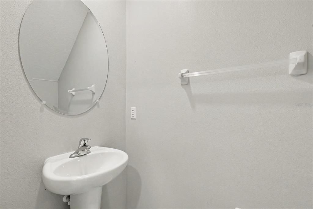For Sale: $324,900 (5 beds, 2 baths, 2264 Square Feet)