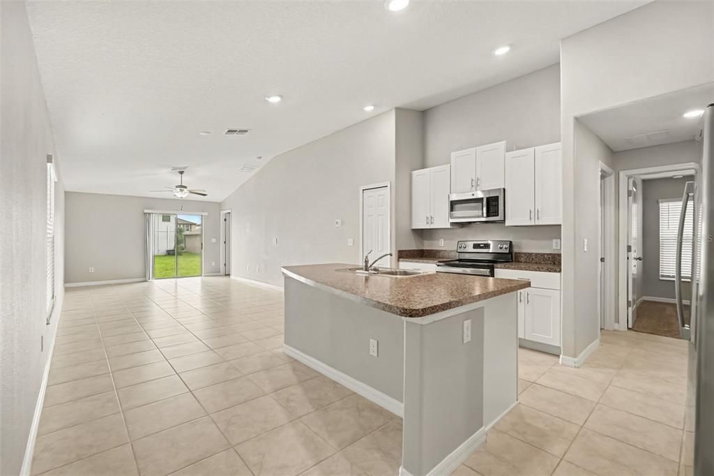 For Sale: $274,900 (3 beds, 2 baths, 1432 Square Feet)