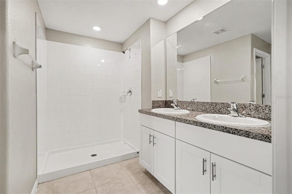 For Sale: $274,900 (3 beds, 2 baths, 1432 Square Feet)