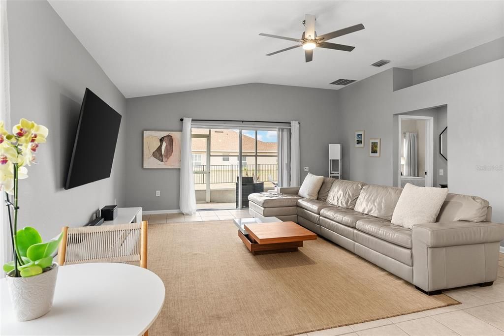 For Rent: $2,700 (3 beds, 2 baths, 1871 Square Feet)