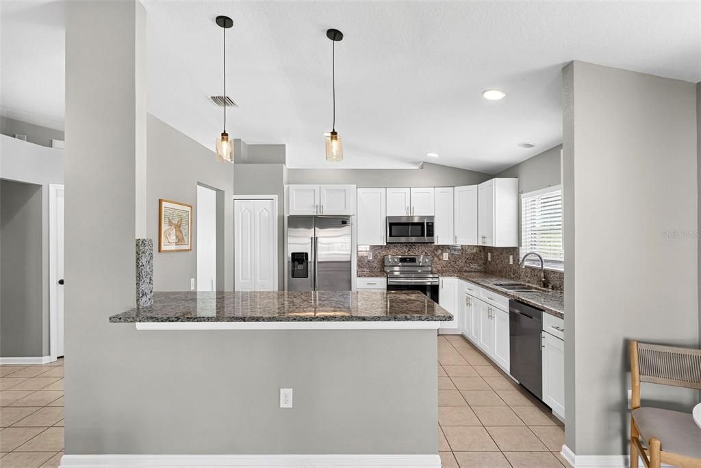 For Rent: $2,700 (3 beds, 2 baths, 1871 Square Feet)