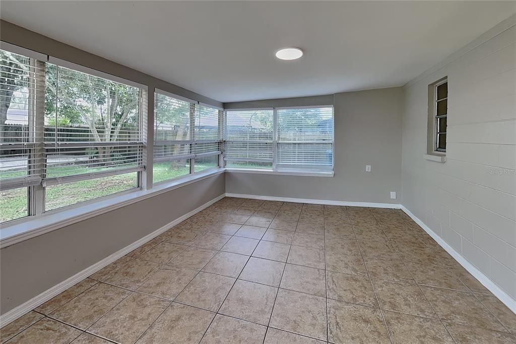 For Rent: $2,899 (3 beds, 2 baths, 1092 Square Feet)