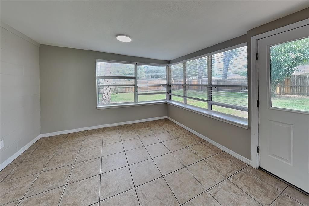 For Rent: $2,899 (3 beds, 2 baths, 1092 Square Feet)