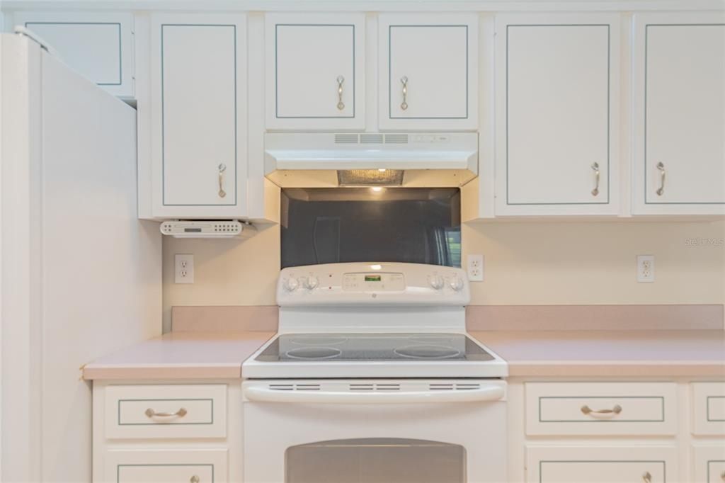 For Sale: $278,000 (3 beds, 2 baths, 1583 Square Feet)