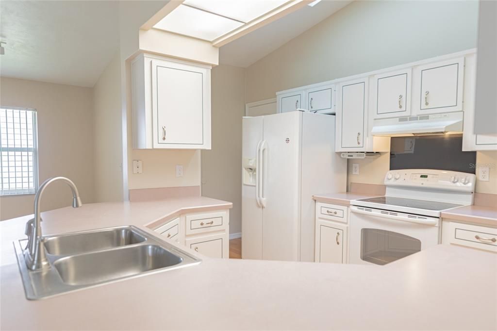 For Sale: $278,000 (3 beds, 2 baths, 1583 Square Feet)