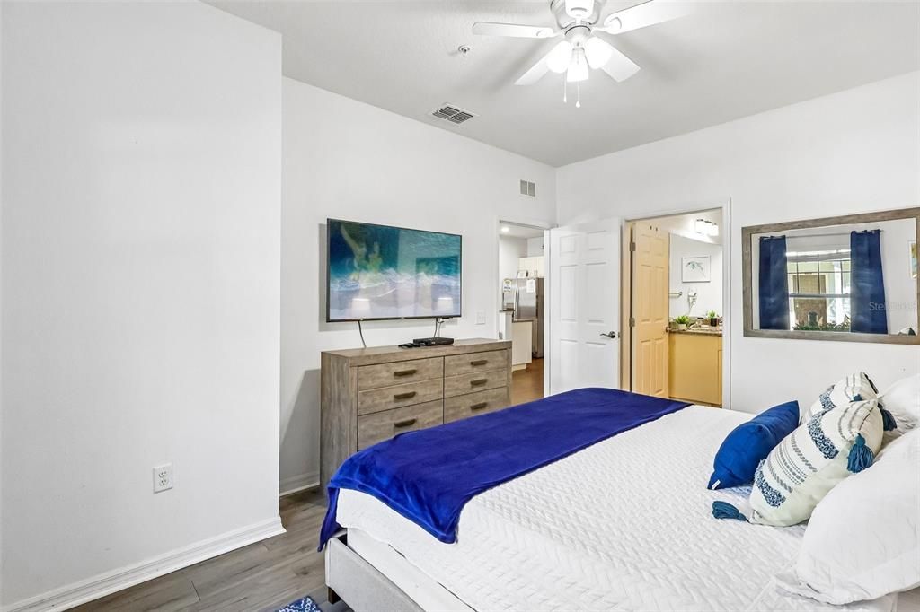 For Sale: $314,999 (3 beds, 2 baths, 1300 Square Feet)