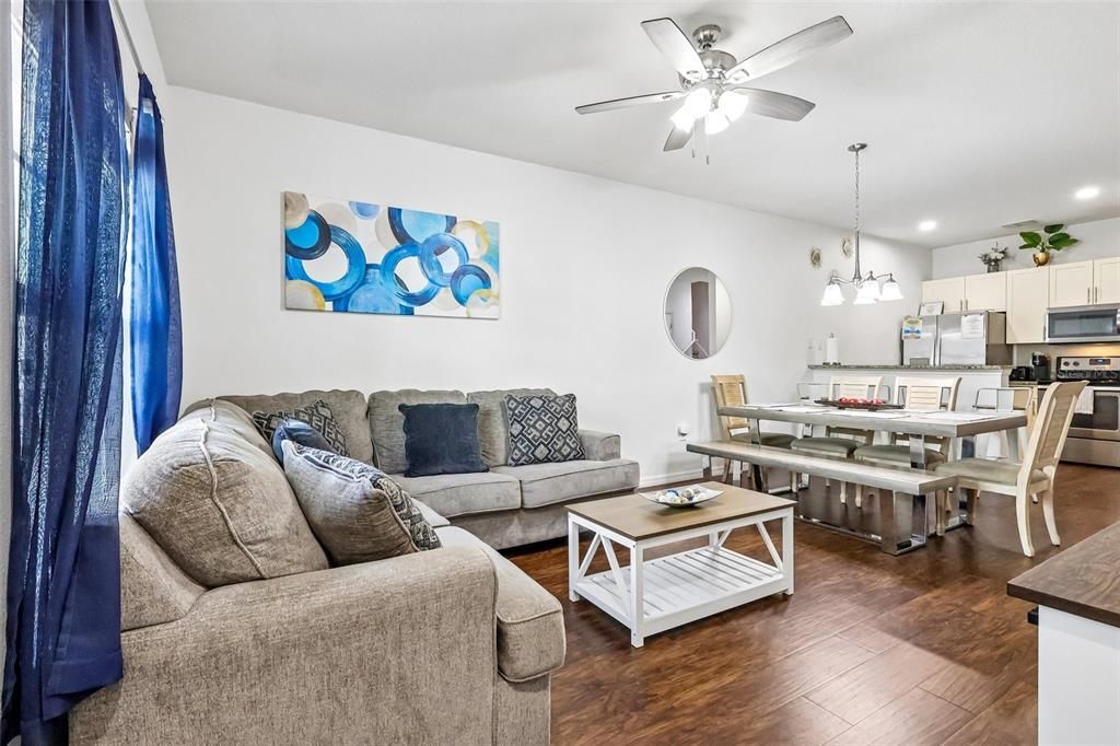 For Sale: $314,999 (3 beds, 2 baths, 1300 Square Feet)