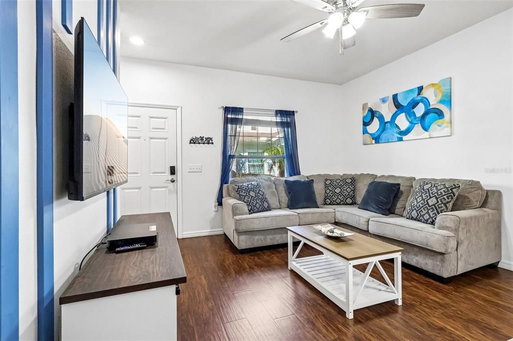 For Sale: $314,999 (3 beds, 2 baths, 1300 Square Feet)