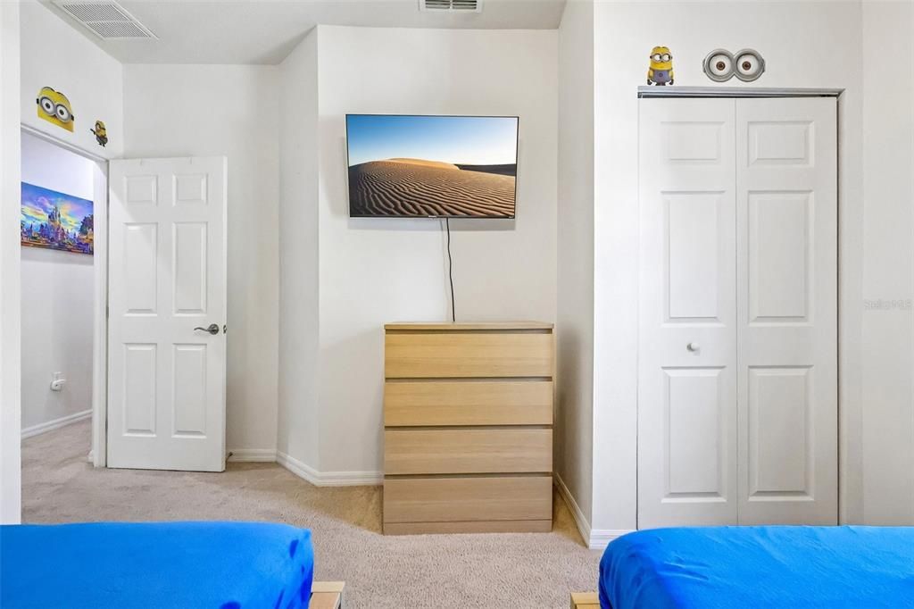 For Sale: $314,999 (3 beds, 2 baths, 1300 Square Feet)