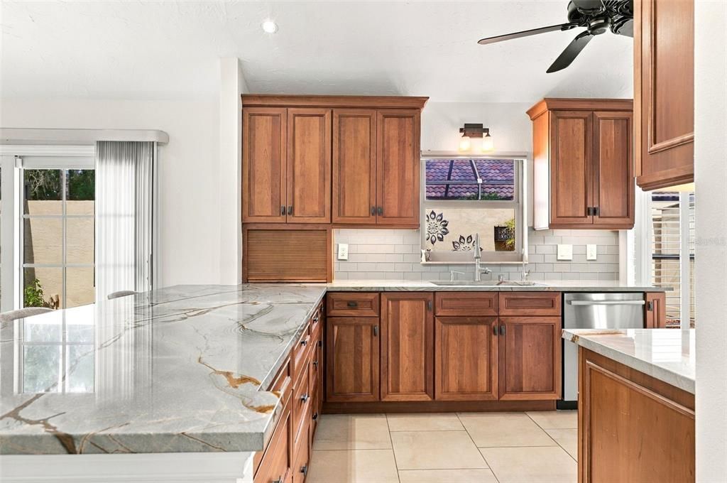 En Venta: $499,000 (3 camas, 2 baños, 1989 Pies cuadrados)