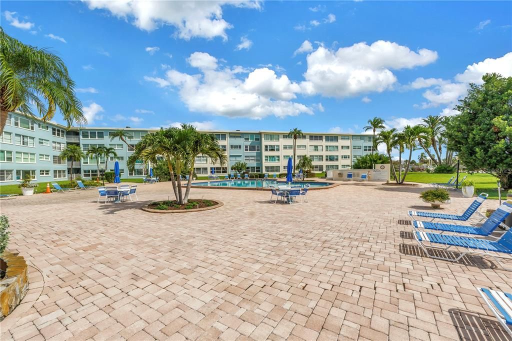 For Sale: $324,900 (2 beds, 2 baths, 1335 Square Feet)