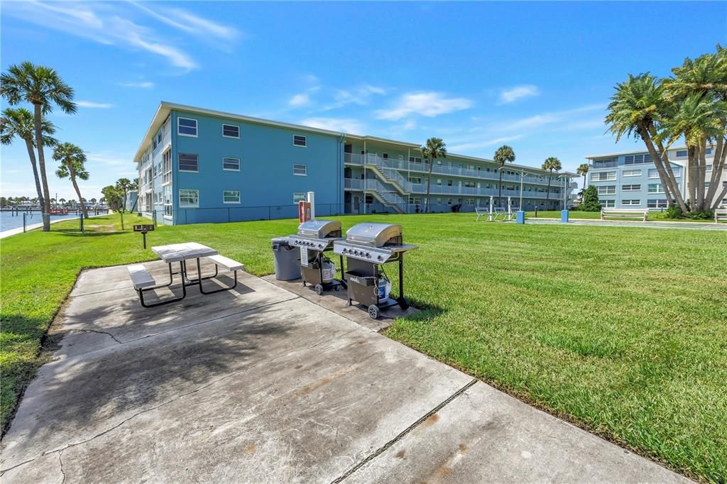 For Sale: $324,900 (2 beds, 2 baths, 1335 Square Feet)