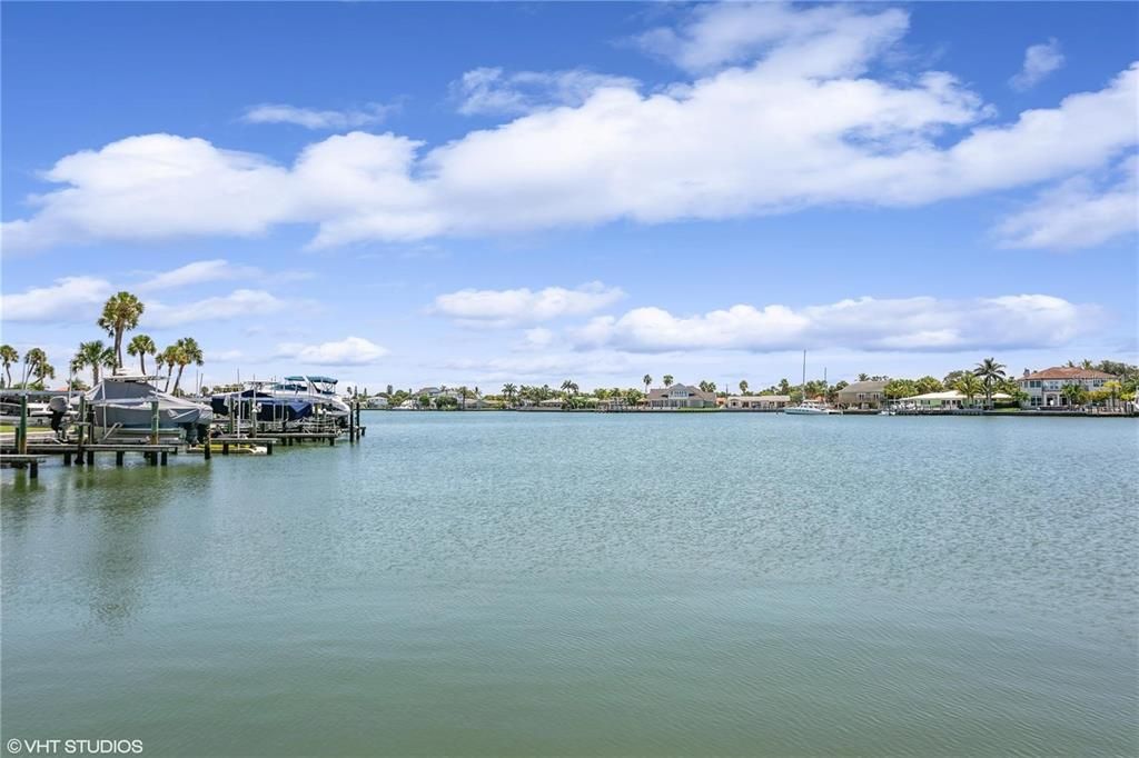 For Sale: $324,900 (2 beds, 2 baths, 1335 Square Feet)