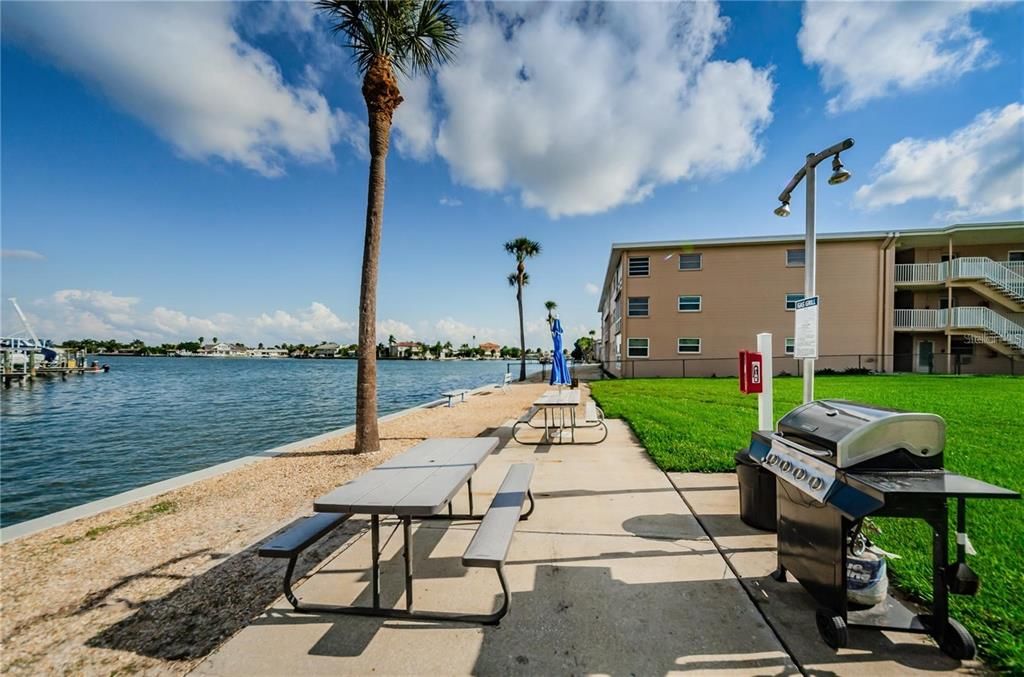 For Sale: $324,900 (2 beds, 2 baths, 1335 Square Feet)