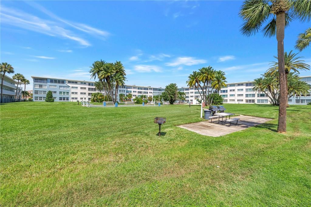 For Sale: $324,900 (2 beds, 2 baths, 1335 Square Feet)