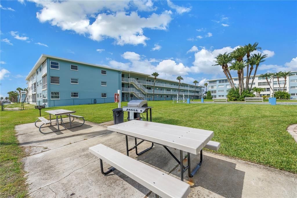 For Sale: $324,900 (2 beds, 2 baths, 1335 Square Feet)