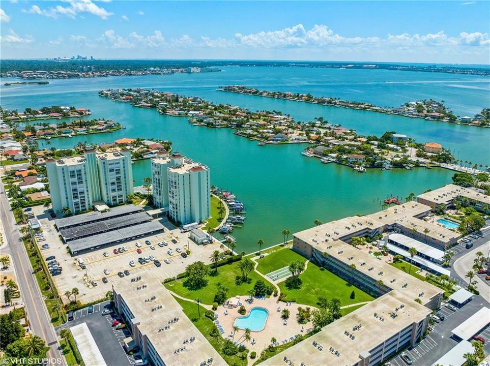 For Sale: $324,900 (2 beds, 2 baths, 1335 Square Feet)
