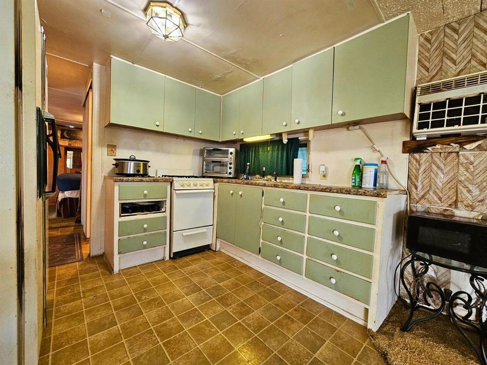 For Sale: $45,000 (1 beds, 1 baths, 410 Square Feet)