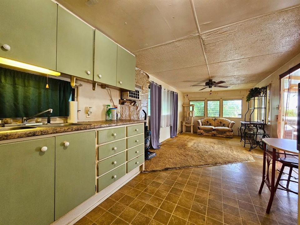 For Sale: $45,000 (1 beds, 1 baths, 410 Square Feet)
