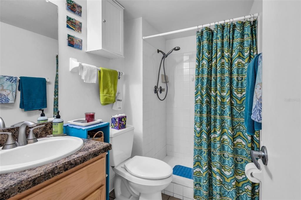 For Sale: $240,000 (2 beds, 2 baths, 904 Square Feet)
