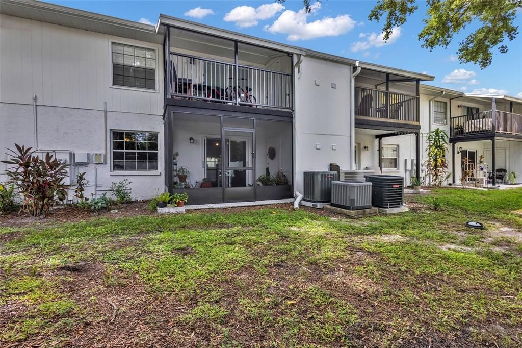 For Sale: $240,000 (2 beds, 2 baths, 904 Square Feet)