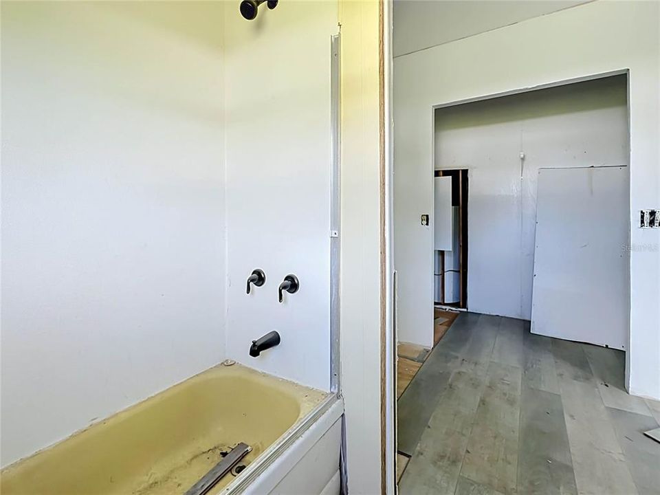 На продажу: $99,900 (2 спален, 2 ванн, 1248 Квадратных фут)