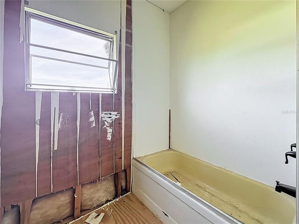 На продажу: $99,900 (2 спален, 2 ванн, 1248 Квадратных фут)