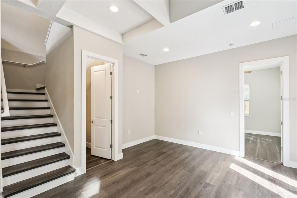 For Sale: $595,000 (3 beds, 3 baths, 1767 Square Feet)