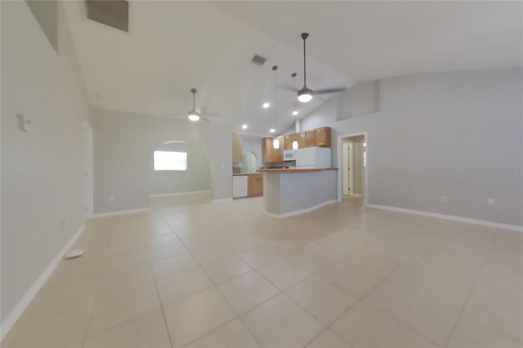 For Rent: $1,719 (3 beds, 2 baths, 1424 Square Feet)