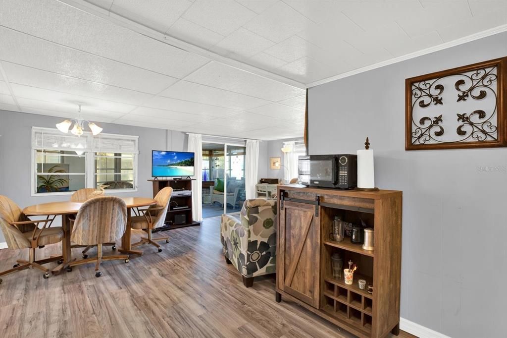 For Sale: $99,000 (1 beds, 1 baths, 560 Square Feet)