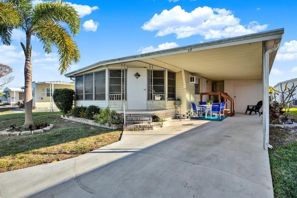 For Sale: $99,000 (1 beds, 1 baths, 560 Square Feet)